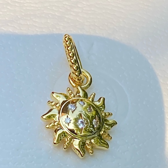 Pandora Shine Sparkling Sun Charm 